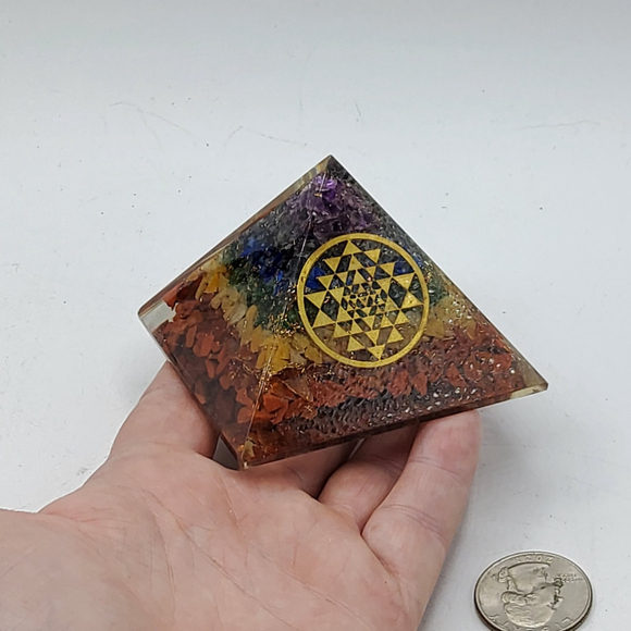 Chakra Orgonite Pyramid with Golden Sri Yantra Symbol Meditation Yoga - Picture 3 of 3